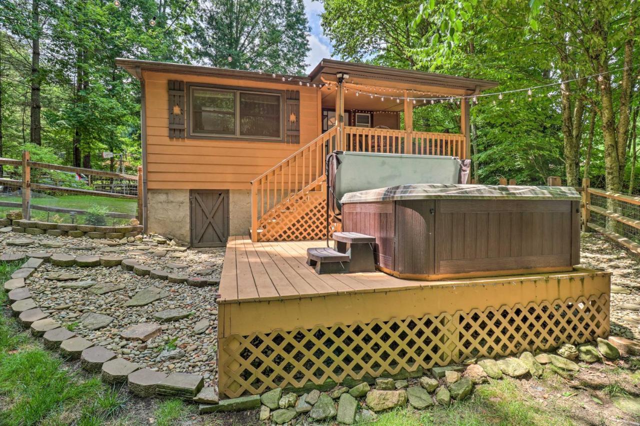 Hidden Creekside Cottage with Hot Tub&Grill! Maggie Valley Buitenkant foto