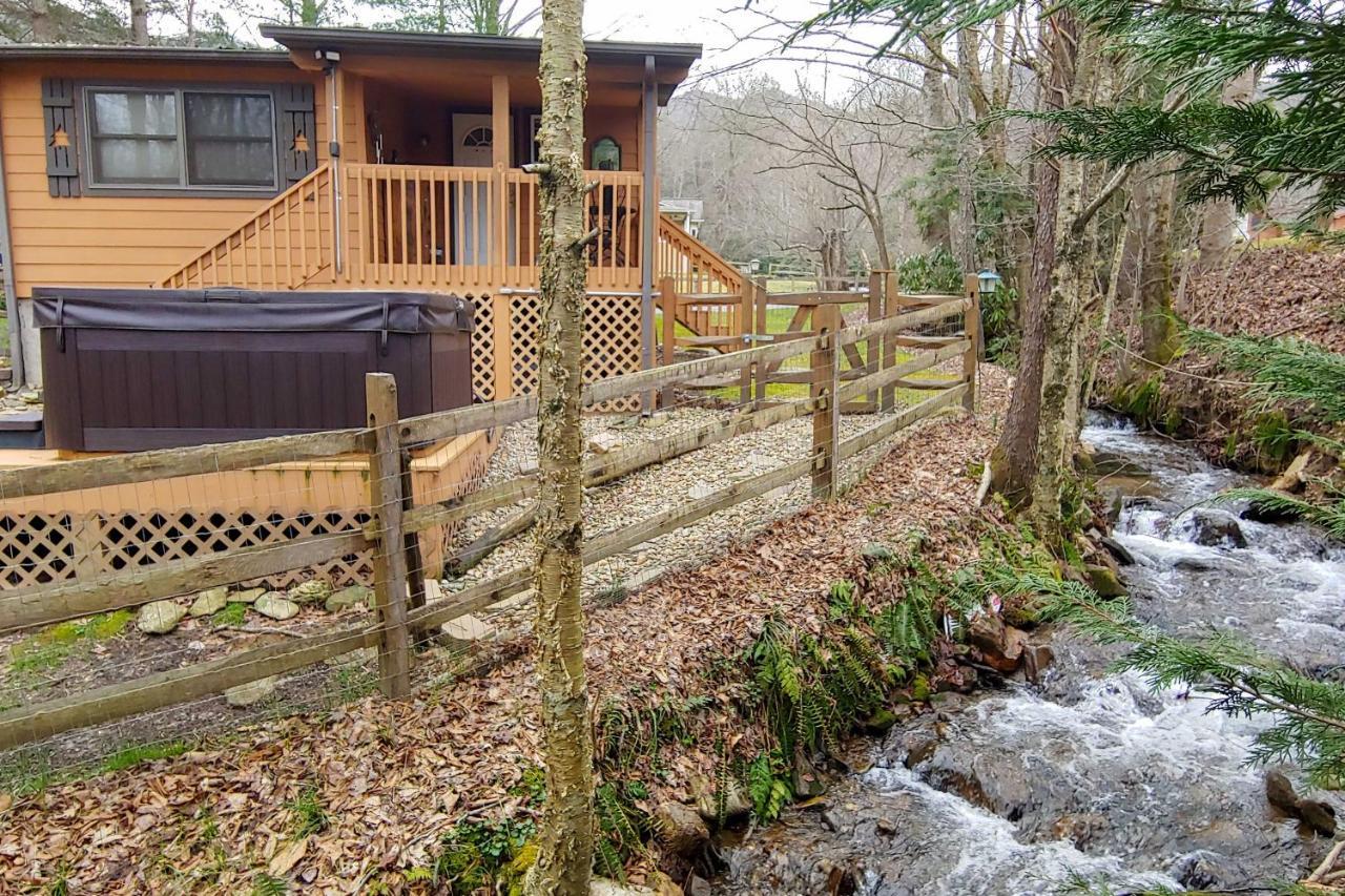 Hidden Creekside Cottage with Hot Tub&Grill! Maggie Valley Buitenkant foto