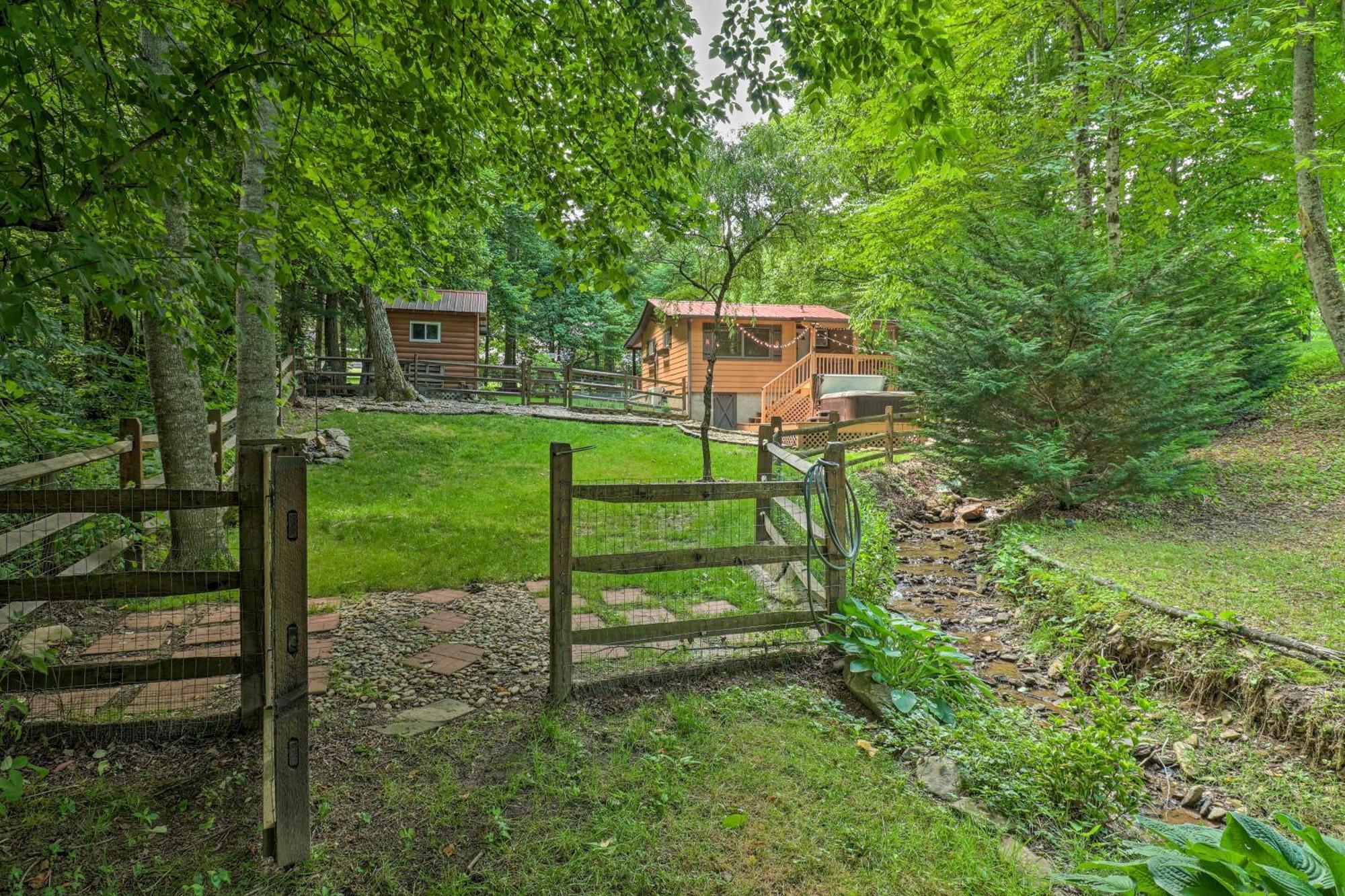 Hidden Creekside Cottage with Hot Tub&Grill! Maggie Valley Buitenkant foto