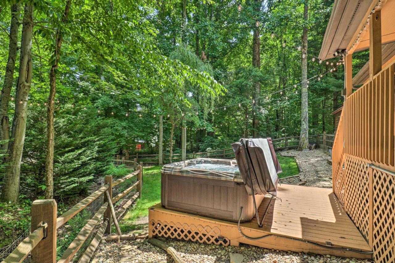 Hidden Creekside Cottage with Hot Tub&Grill! Maggie Valley Buitenkant foto